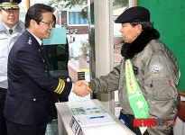 상계종합사회복지관 찾은 김용판 서울경찰청장