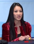 질문 답하는 미쉘 콴
