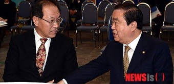 대화나누는 황우여 대표-문희상 비대위원장