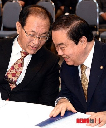 황우여 대표와 문희상 비대위원장 대화