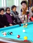포켓볼 즐기는 어르신들