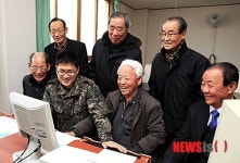 황혼의 컴퓨터 열기 지키는 예비군중대 화제