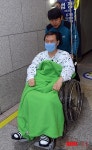 휠체어 탄 충남교육감