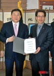 KB국민은행 군산지점, 군장대에 발전기금 전달