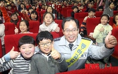 초등학교 찾은 김기용 경찰청장