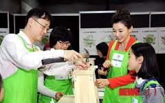 DIY 목공교실 체험하는 가족