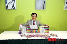 이원복, 인생절반 투자 먼나라이웃나라 완간 위업