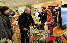 장바구니 물가 걱정하는 현오석 부총리