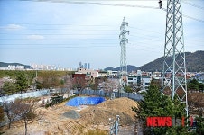 15만4000V 송전선로 아래 어린이 물놀이장
