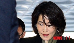 중앙지법 들어서는 정유경 신세계 부사장