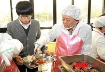 이교범 하남시장, 학교 급식체험에 나서
