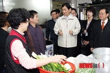 충주 자활센터 찾은 진영 복지부 장관