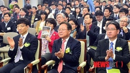 한자리에 모인 신문인들