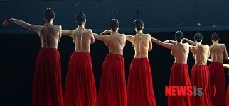 여자무용수들 상반신이 누드, 안성수·정구호 단 壇