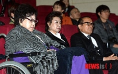 생각에 잠긴 영화배우 최은희