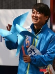 바람개비 돌리는 안철수