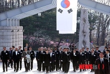 제53주년 4·19혁명 기념식 참석하는 박근혜 대통령