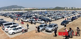 차량으로 가득찬 순천정원박람회 주차장