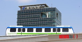 시청사 앞 지나는 용인 경전철