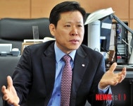 사업계획 밝히는 윤동민 산단공 군산지사장