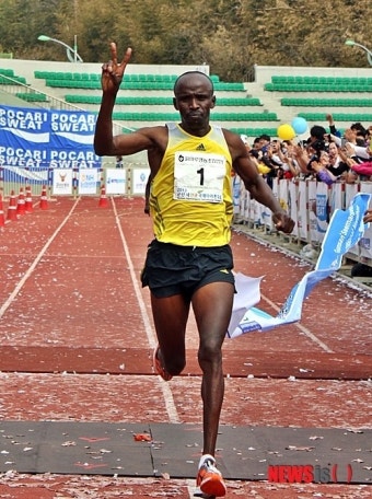 군산새만금마라톤 우승 보언 프란시스 키프코치