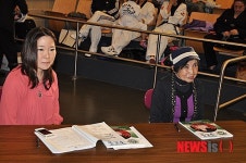 흑인3남매의 진도아리랑, 백인신사의 한국어연극