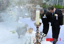 5.18 민주화항쟁 제33주년 기념식, 분향