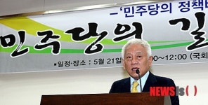 축사하는 김한길 대표