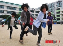 추억의 고무줄놀이