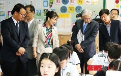 스마트폰 활용수업 참관한 문용린 교육감