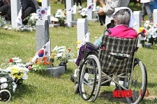 제주, 충혼묘지를 찾은 유가족