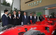 F1 설명듣는 경기지사