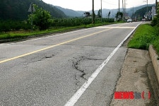 홍천 국도70호선 노면상태 불량…운전자 안전 위협