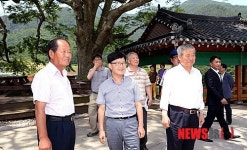 장수 산촌생태마을 둘러보는 신원섭 청장