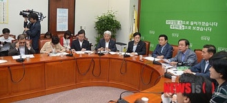 발언하는 정책위의장