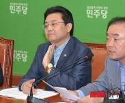 생각에 잠긴 전병헌 원내대표