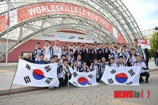 국제기능올림픽대회 한국대표 만난 김재신 대사
