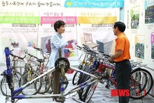 사회적 협동조합 행복이음 보호작업장(지점) | '내 일 행복 자활박람회' 방문한 박근혜 대통령