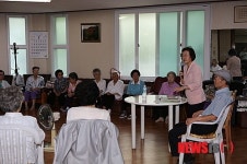 경로당 찾은 신연희 강남구청장