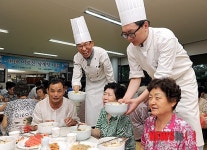 중복 맞이 어르신 삼계탕 대접