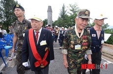 425고지 방문한 참전용사와 후손들