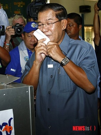 총선 승리를 기원하는 캄보디아 총리
