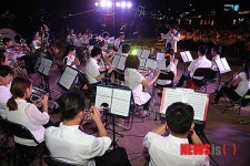 포스필하모닉 오케스트라 송도콘서트 첫 무대 장식