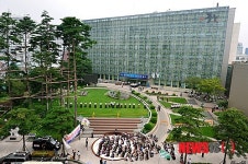 중구청 앞에서 집회 여는 노점상들