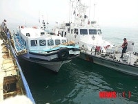 거제 앞바다서 유람선-어선 충돌…승객 28명 부상