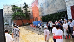 5월 관련 건물 무단 철거 항의