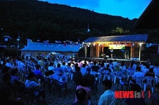 영월 김삿갓면 모운동 산꼬라데이길 특설무대에서 열린 산골콘서트