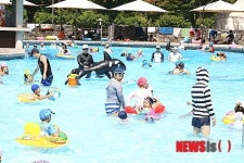 무더위 피해 엘리시안강촌 수영장으로 떠나자!!
