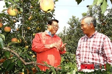 서정학 대표와 이야기하는 이동필 장관