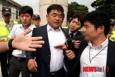 국정원 출석하는 김홍열 통합진보당 경기도당 위원장